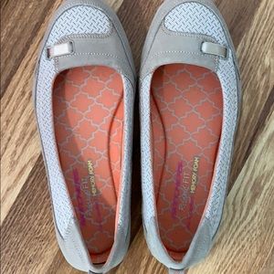 Relaxed Fit with Air-Cooled Memory Foam Skechers